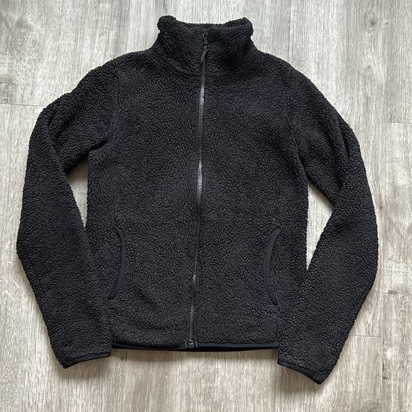 Uniqlo Black Zip Up Jacket - Picture 2 of 6